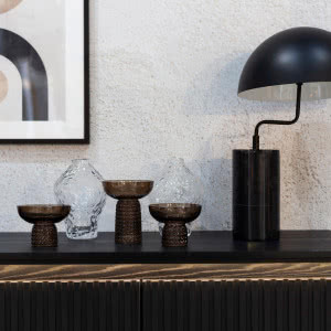 Mid-century modern bez odtwarzania epoki. Jak korzystać z tej estetyki, wybierając nowe meble?