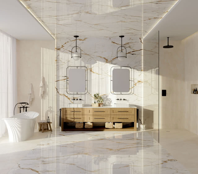 białą wanna wolnostojąca, drewniane meble łazienkowe, dwie umywalki nablatowe, dwa lustra, oświetlenie sufitowe, baterie umywalkowe podtynkowe, kabina prysznicowa, deszczownica