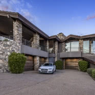 Tak wygląda dom na sprzedaż Stevena Seagala! Jego cena zwala z nóg!