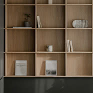 Mieszkanie singielki urządzone w spokojnych barwach