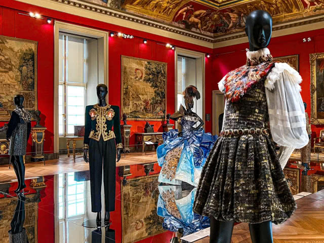 manekiny w kreacjach