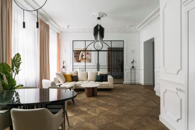 Drewniana podłoga w jodełkę