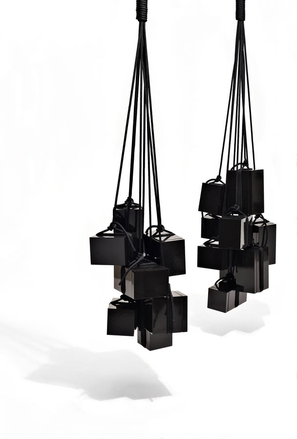 Wiszące biurko - zabawny projekt składający się...