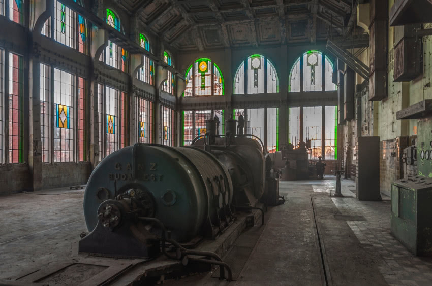 Wnętrze opuszczonej elektrowni Scheiblera w Łodzi.