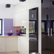 Fornir wenge dodaje jasnej łazience przytulności.