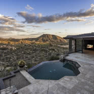 Tak wygląda dom na sprzedaż Stevena Seagala! Jego cena zwala z nóg!