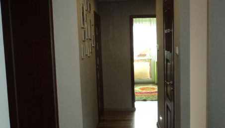 Kamień dekoracyjny w przedpokoju