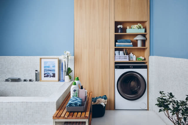 pralka, szafa, półki, ławka, środki czystości, wanna