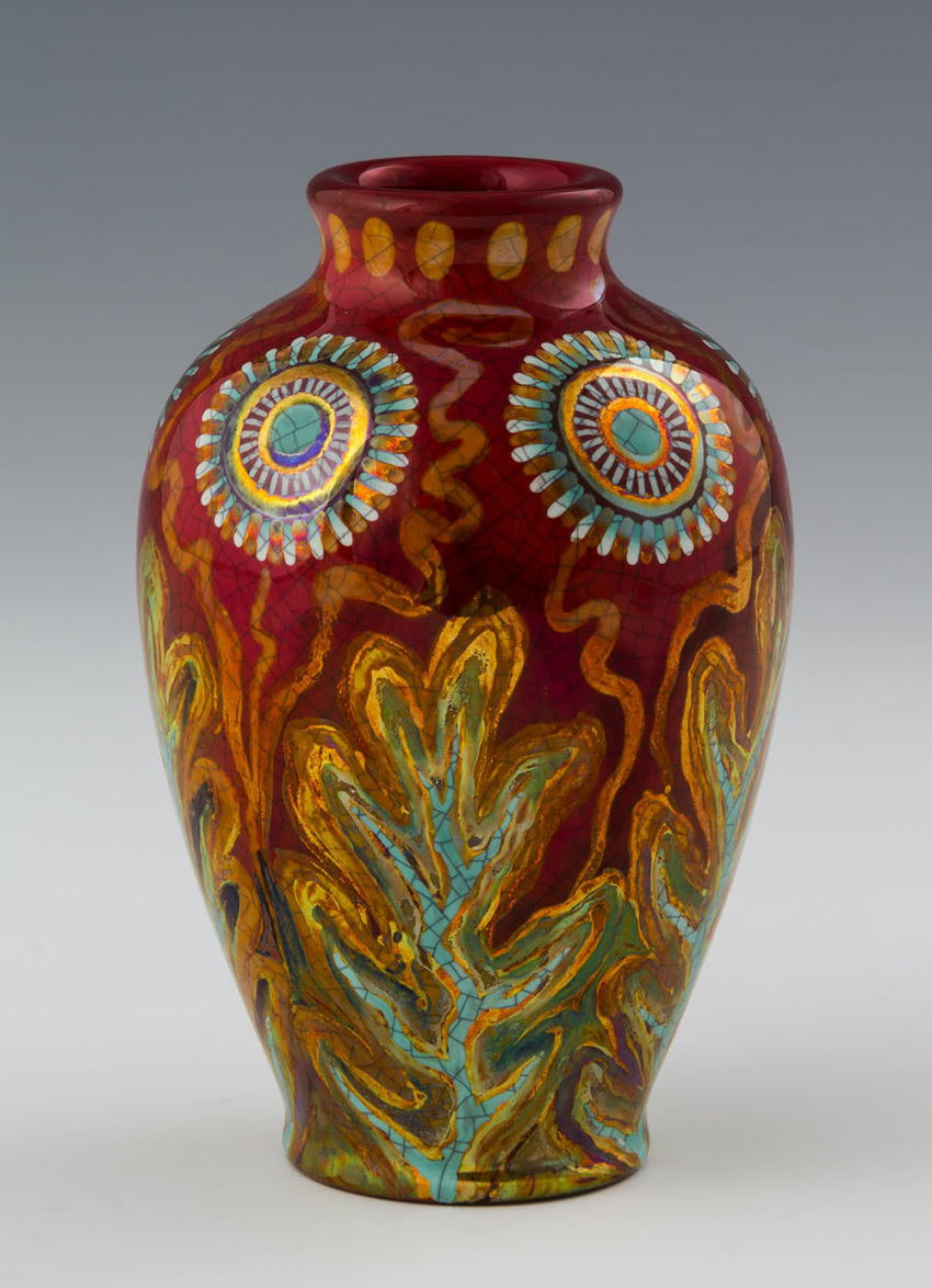 Mały wazon z motywem kwiatowym, 1898, kamionka,...