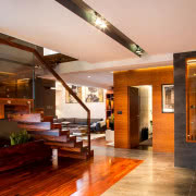 Ciepłe i chodne barwy ziemi tworzą spójną i...