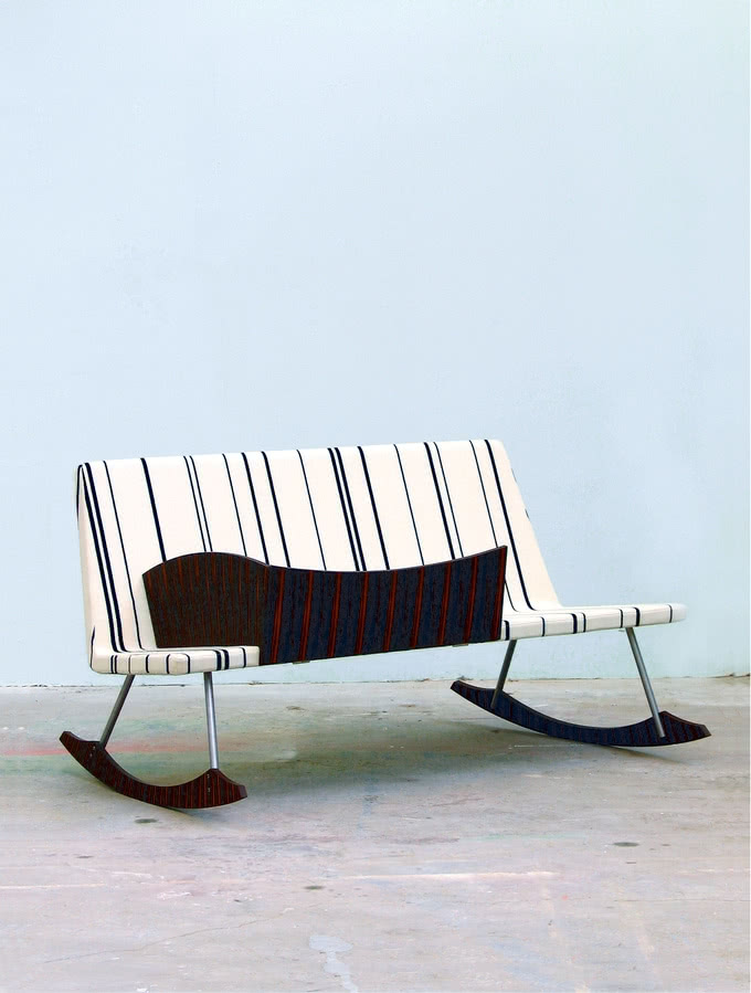 Soft Shaker - dwuosobowa bujana sofa. W prosty...