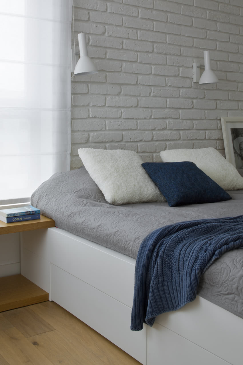 Kojące chłodne szarości w sypialni delikatnie...