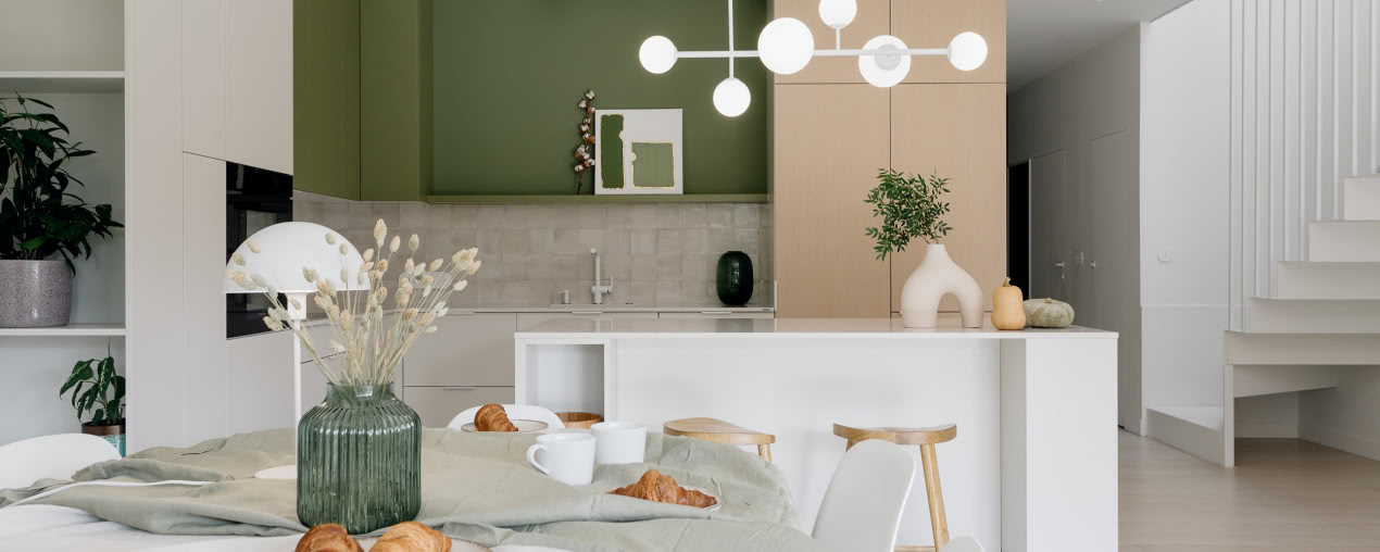 Stumetrowy bliźniak dla rodziny 2+2! Pełno tu drewna, bieli i zieleni!