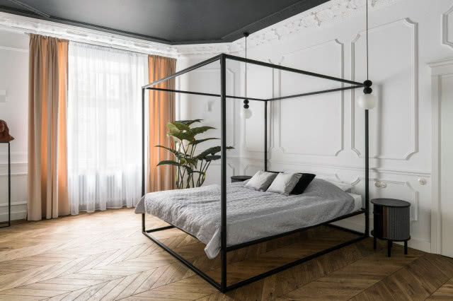 Łóżko z baldachimem