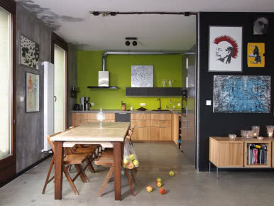 Identyczny kolor ścian i bliźniaczo podobne meble w kuchni były w jej poprzednim mieszkaniu NeSpoon, w tym odtworzyła tamtą koncepcję.
