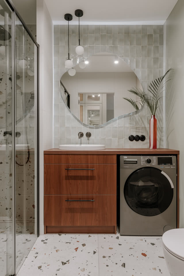 drewniana komoda w łazience