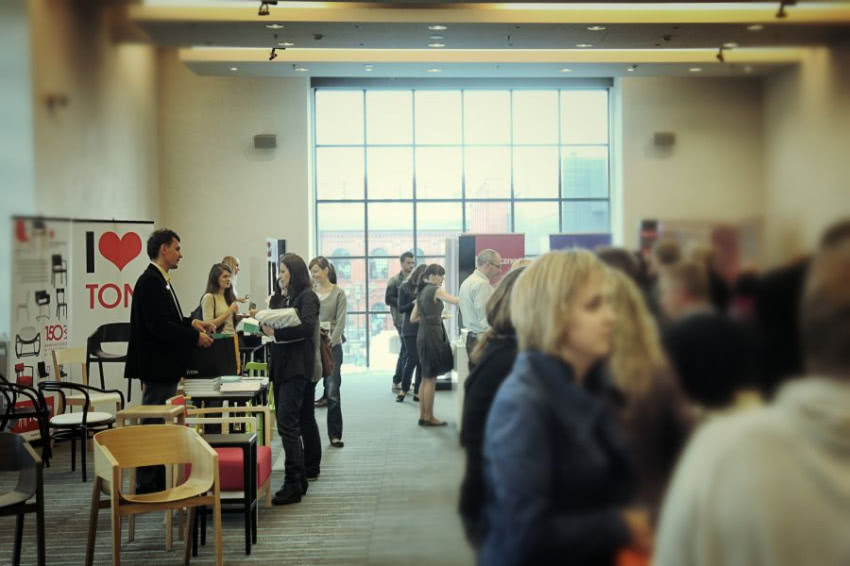 ...a dla firm - zaprezentowania się ludziom z...