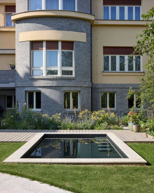 elewacja domu, sadzawka