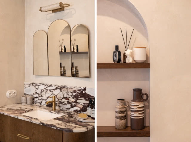 beżowa łazienka z mikrocementem i drewnem