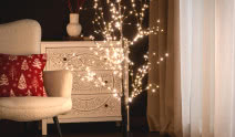 Nowoczesne dekoracje świąteczne - LED-owe drzewko w roli głównej