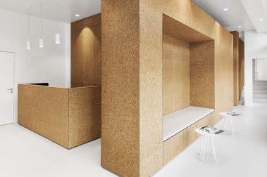 Korek na ścianę - czy może zdobić industrialne wnętrze?