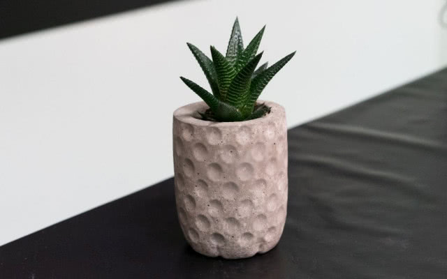 Betonowa donica zrobiona własnoręcznie