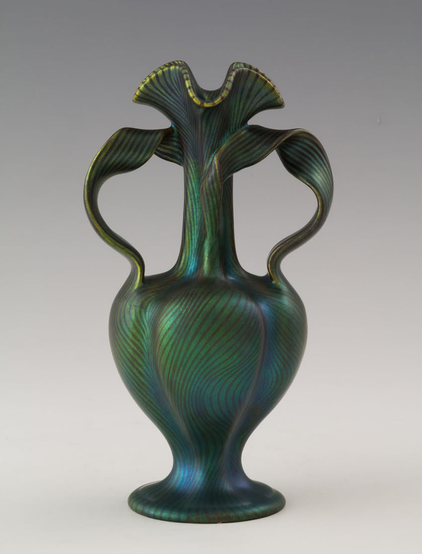 Wazon z uchwytami w kształcie wstążek,...