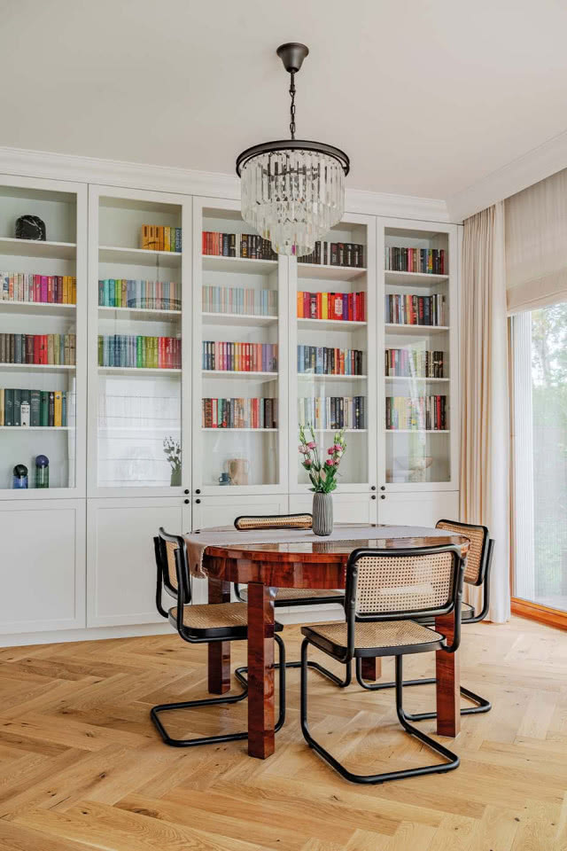 stary stół drewniany