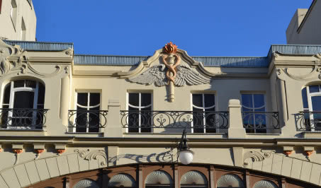 Zapraszamy na spacer śladami łódzkich kamienic! Zobaczcie sześć budynków na Piotrkowskiej, które zachwycają swoją architekturą