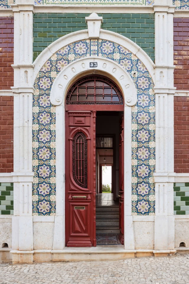 wejście wyłożone azulejos