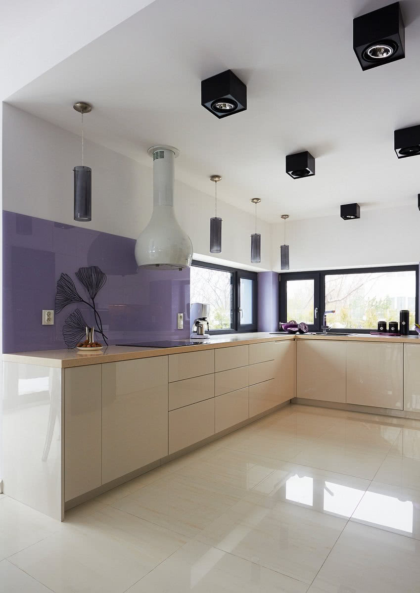 Jasne kolory i błyszczące powierzchnie dodają...