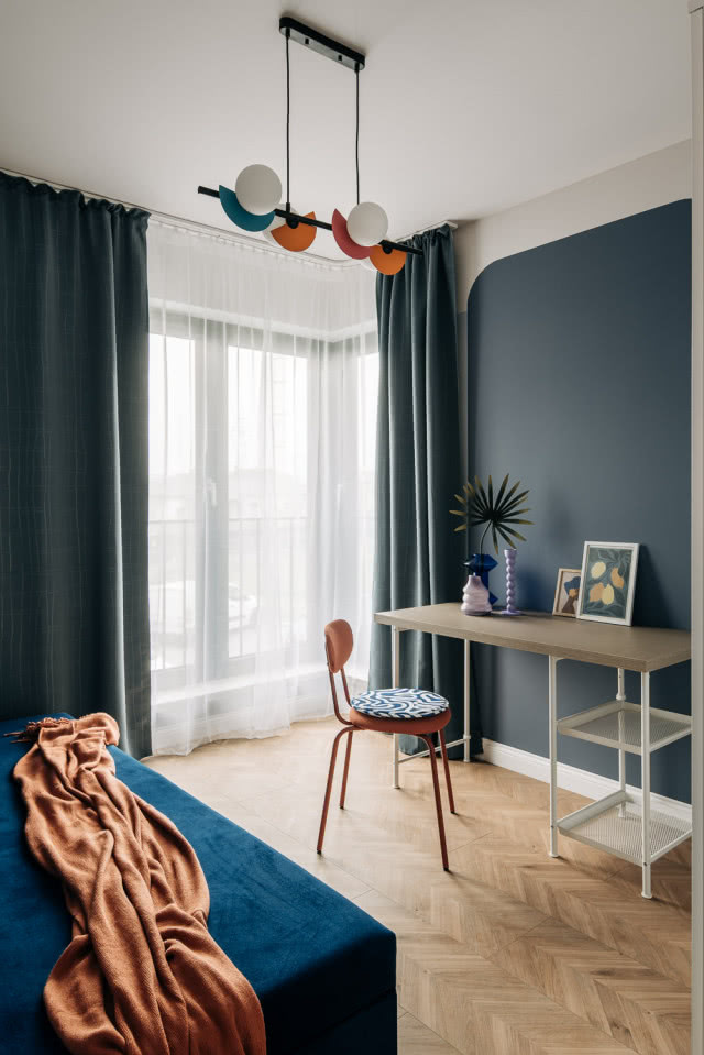 Kolorowe mieszkanie dla studentów w Krakowie. Małe, ale efektowne!