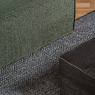 Nowoczesny bliźniak pod Warszawą. Dominuje tu zieleń i drewno!