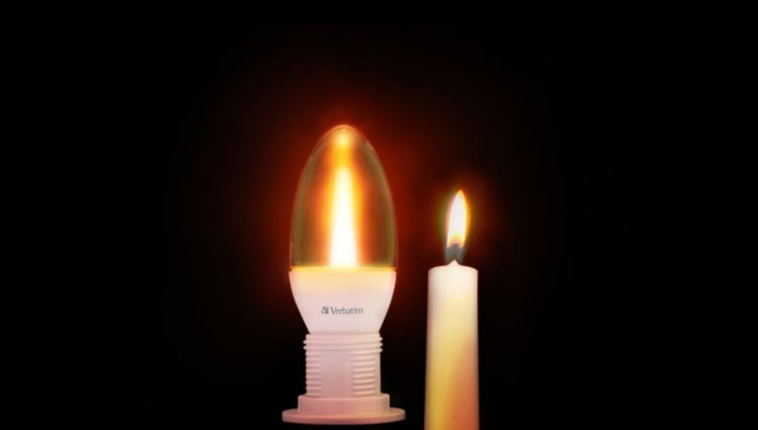 Lampa świecowa LED i płomień świecy