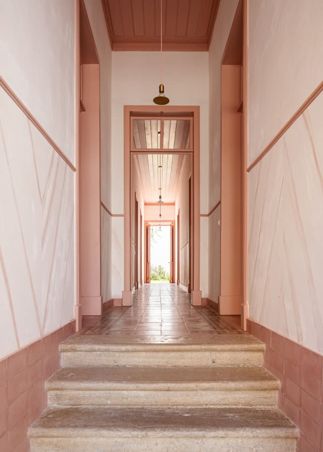 korytarz - widok od wejścia w kierunku ogrodu