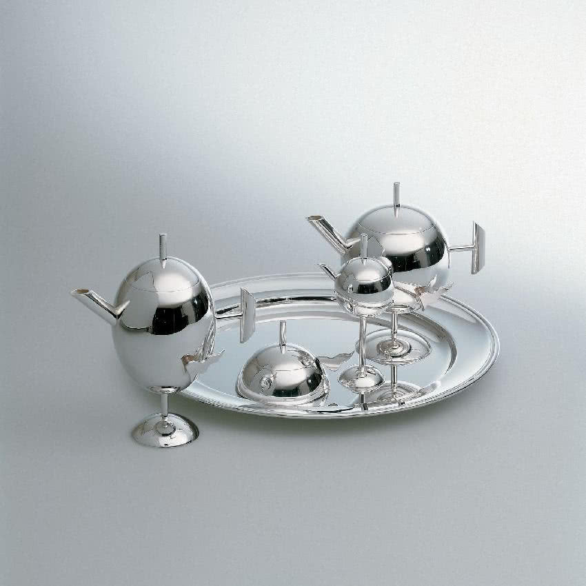 fot. 6. Piazza - wykonany ze srebra serwis do...