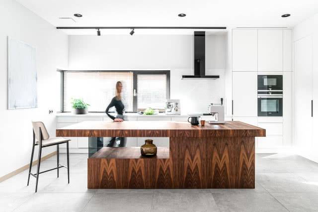 Drewniana wyspa kuchenna na zamówienie