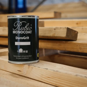 Jedna warstwa, maksimum ochrony – odkryj DuroGrit i nową filozofię zabezpieczania drewna na zewnątrz