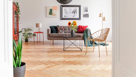 Płytki w jodełkę - na ścianę, na podłogę, a może drewnopodobne? Zobacz najpiękniejsze aranżacje!