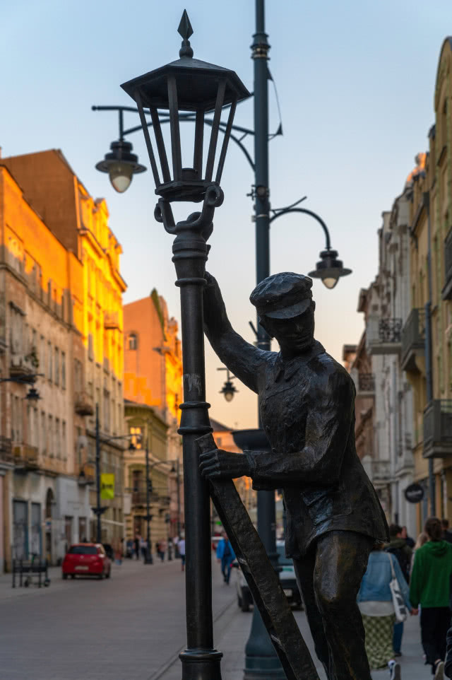 Piotrkowska 37 - Lampiarz