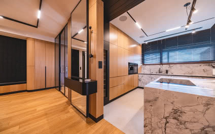 Nowoczesny apartament przy Łazienkach Królewskich. Urządzono go w minimalistycznym stylu!