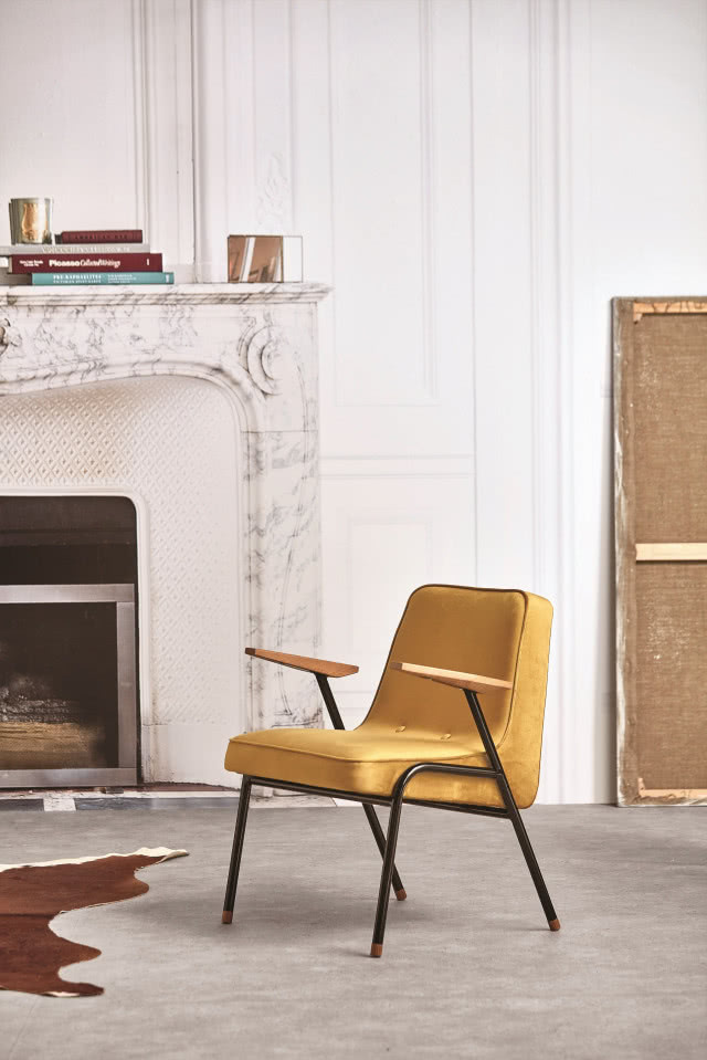 Kultowy fotel 366 w metalowej wersji 