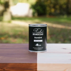 Jedna warstwa, maksimum ochrony – odkryj DuroGrit i nową filozofię zabezpieczania drewna na zewnątrz