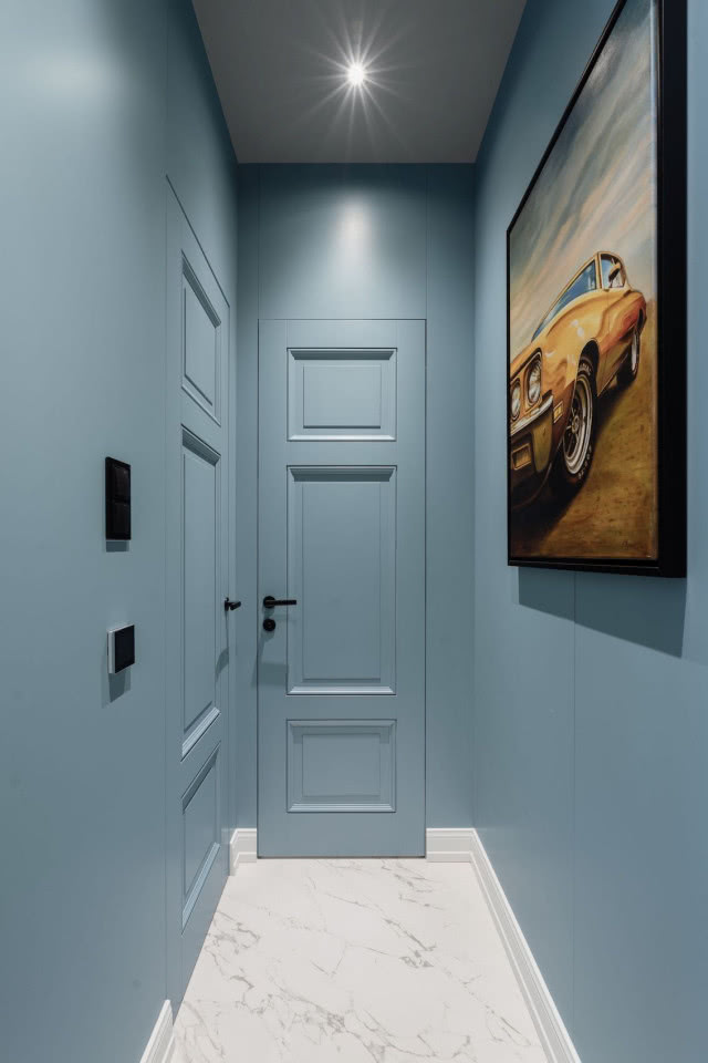 niebieskie ściany w przedpokoju