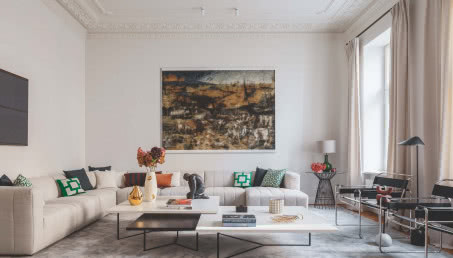 Mieszkanie w zabytkowej kamienicy w Warszawie. Tak mieszka hiszpański architekt