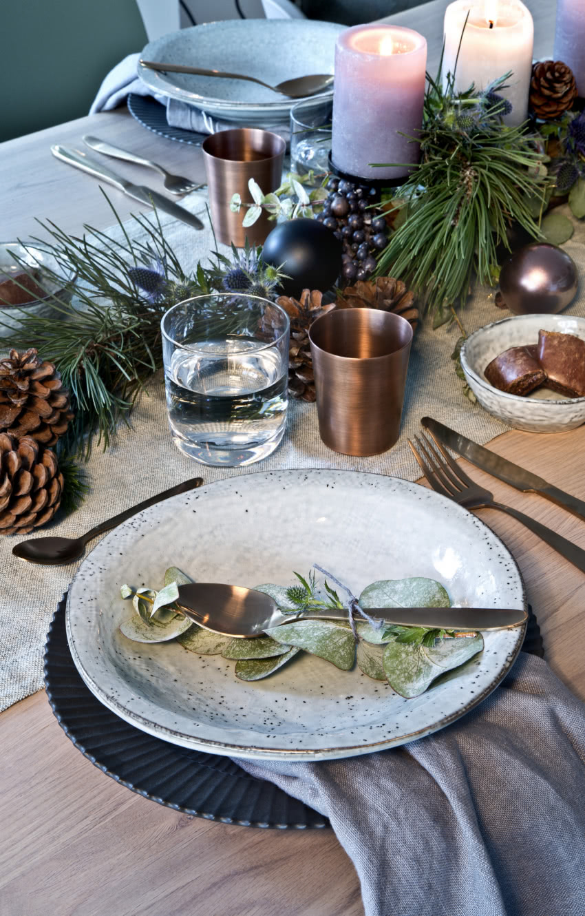 Ciemne kolory na święta - dekoracja...