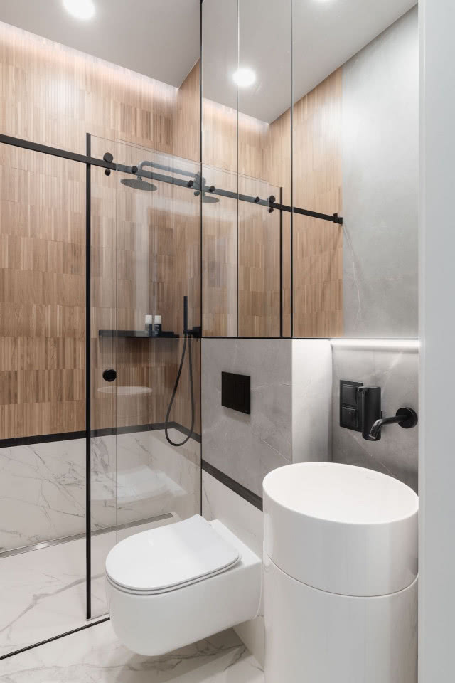 mała łazienka z prysznicem