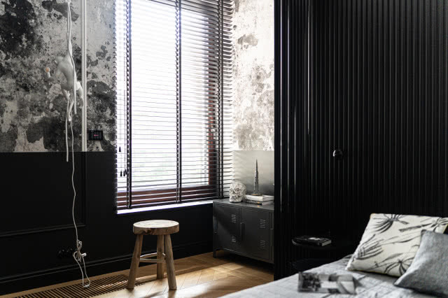 czarny pokój nastolatka