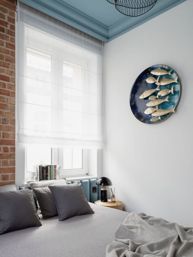 sypialnia niebieski sufit
