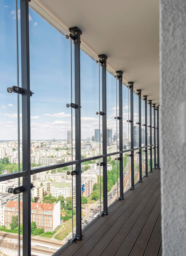 duży taras w mieszkaniu apartamentowiec Warszawa